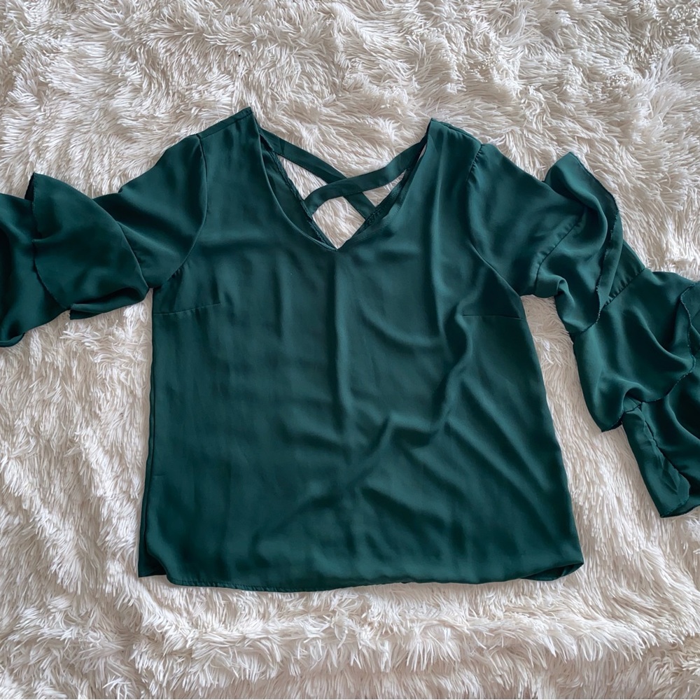 ⭐️5 for $25⭐️ Green ruffled sleeves blouse